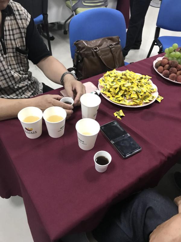 期間菇新為俱樂部領(lǐng)導專門準備了靈芝茶，讓大家更親近靈芝